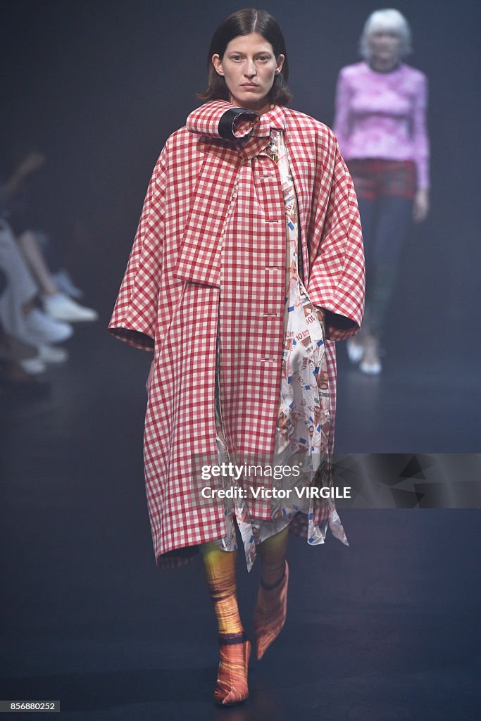 Balenciaga : Runway - Paris Fashion Week Womenswear Spring/Summer 2018