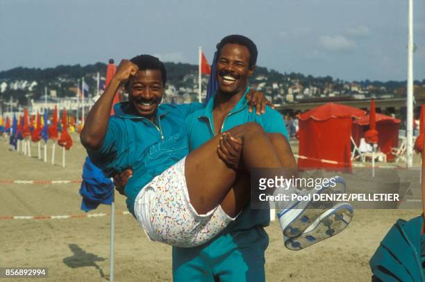 Close up Robert Townsend et Keenen Ivory Wayans, acteurs et réalisateurs, au Festival du cinéma américain en septembre 1987 à Deauville, France.