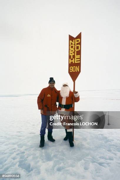 François Lochon et le Père Noël au Pôle Nord en 1997.