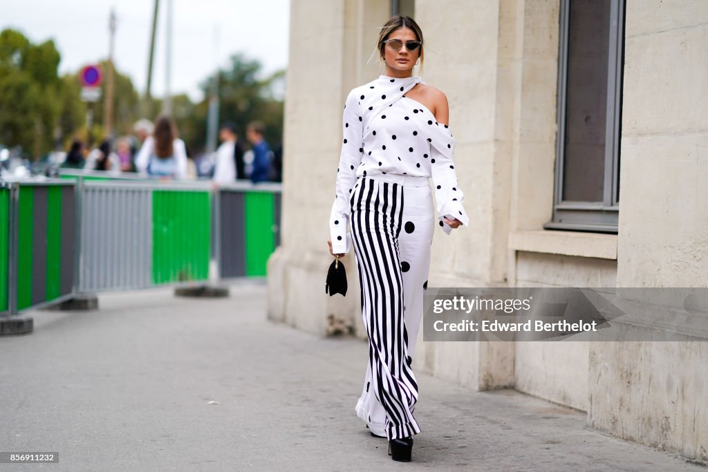 Street Style : Paris Fashion Week Womenswear Spring/Summer 2018 : Day Seven