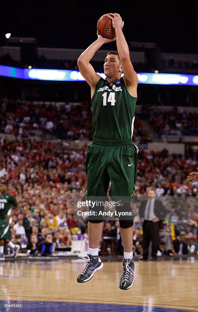 NCAA Elite 8: Michigan State Spartans v Louisville Cardinals