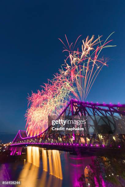 firework at story bridge brisbane australia - brisbane festival stock pictures, royalty-free photos & images