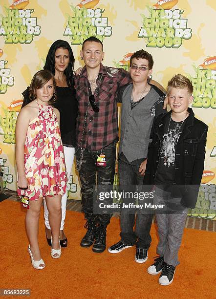 Musician Chester Bennington , wife Talinda Bentley and guests arrive at Nickelodeon's 2009 Kids' Choice Awards at the Pauley Pavilion on March 28,...