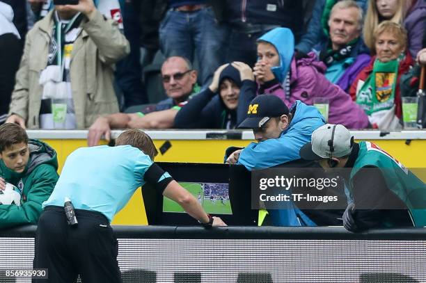 Referee Christian Dingert uses a video assistant to decide about penalty sichtet den Videobeweis during the Bundesliga match between Borussia...