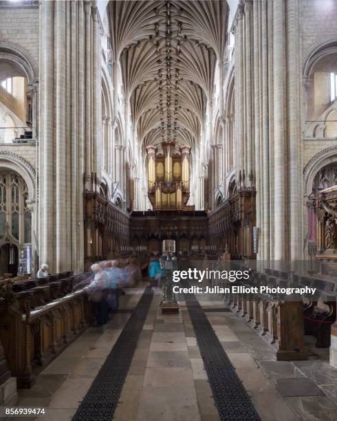 the choir of norwich cathedral, uk. - norwich cathedral stock pictures, royalty-free photos & images