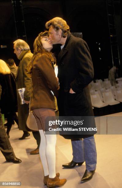 Adeline Blondieau et Johnny Hallyday au defile de mode Christian Dior le 1er fevrier 1991 a Paris, France.