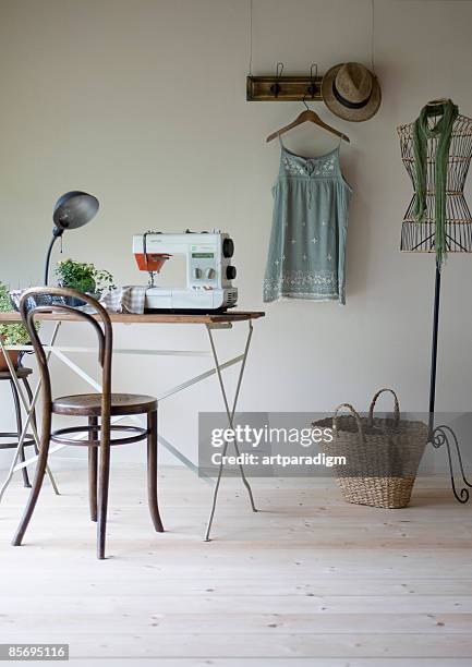 a girl's room - estudio de diseño de modas fotografías e imágenes de stock