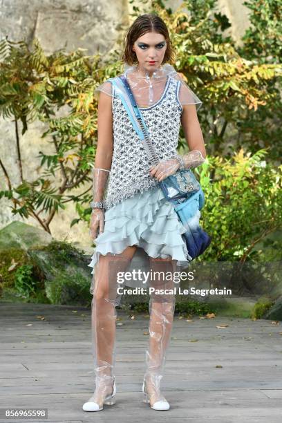 Model Arizona Muse walks the runway during the Chanel Paris show as part of the Paris Fashion Week Womenswear Spring/Summer 2018 on October 3, 2017...