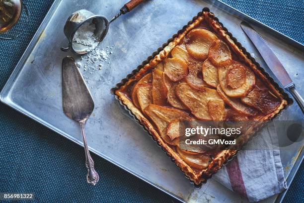 crostata di pere fatta in casa - torta foto e immagini stock