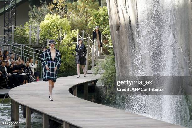 Model presents a creation for Chanel during the women's 2018 Spring/Summer ready-to-wear collection fashion show in Paris, on October 3, 2017. / AFP...