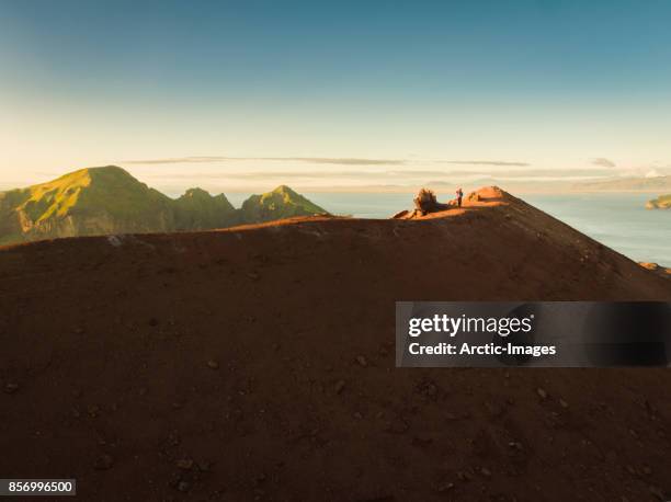 eldfell volcano, heimaey island, vestmannaeyjar (westman islands) iceland - westman islands stock-fotos und bilder