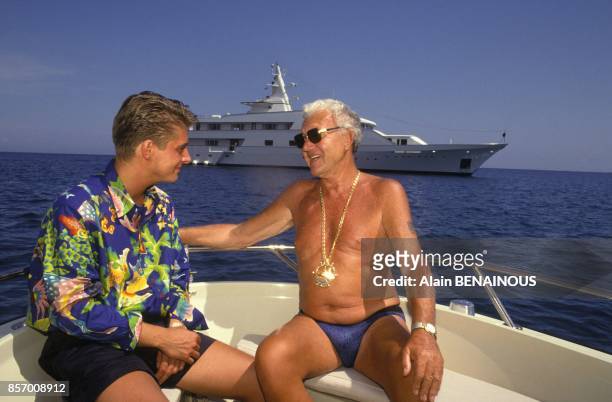 Axel Mees, le plus jeune bijoutier du monde fait du bateau en compagnie du Prince de Lignac en aout 1991 a Monaco.