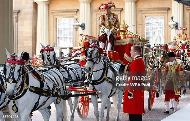 Carriages transporting Queen Elizabeth II, Mexican President Felipe Calderon, his wife Margarita Zavala and Prince Philip, Duke of Edinburgh arrive...