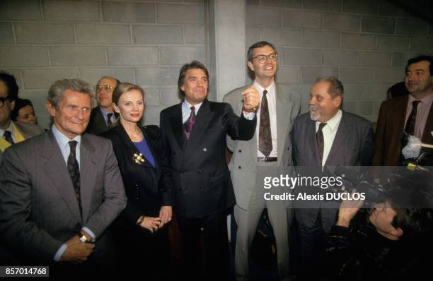 Bernard Tapie lors de sa campagne pour les elections regionales avec de gauche a droite, Leon Schwarzenberg, Elisabeth Guigou, Jean-Louis Bianco et...
