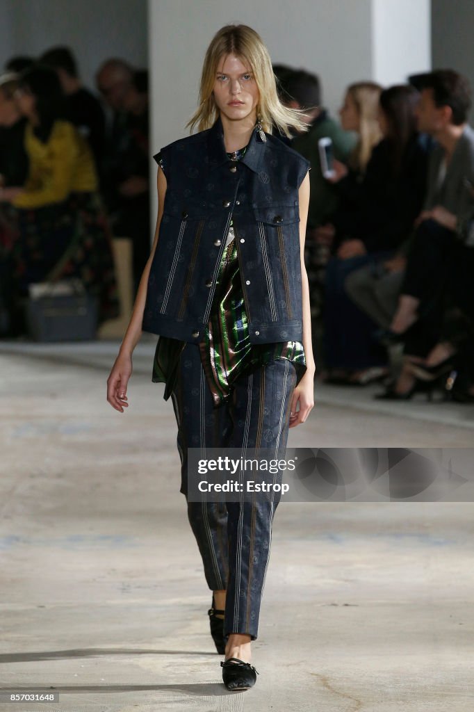 Giambattista Valli : Runway - Paris Fashion Week Womenswear Spring/Summer 2018