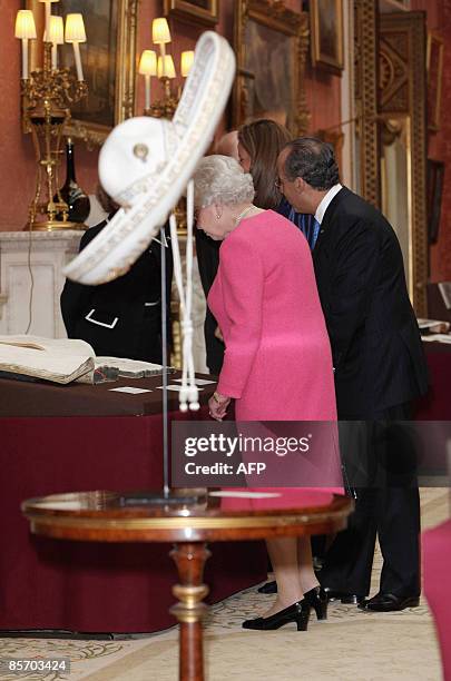 Mexican President Felipe Calderón and Britain's Queen Elizabeth II view an exhibition of Mexican items from The Royal Collection in the Picture...