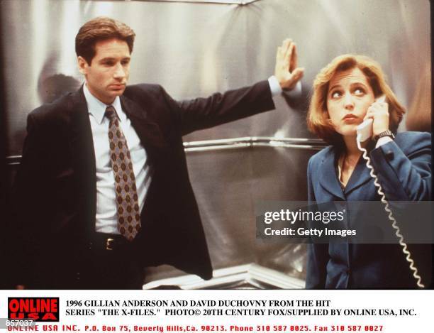 1996 GILLIAN ANDERSON AND DAVID DUCHOVNY OF THE HIT SERIES THE "X-FILES".