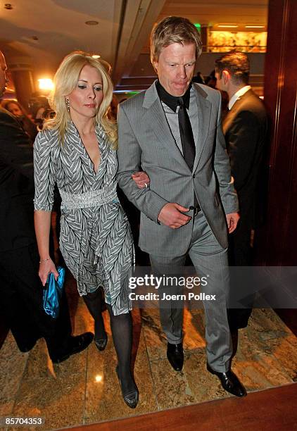 Oliver Kahn arrives with his wife Simone for the Herbert Award 2009 Gala at the Elysee Hotel on March 30, 2009 in Hamburg, Germany.