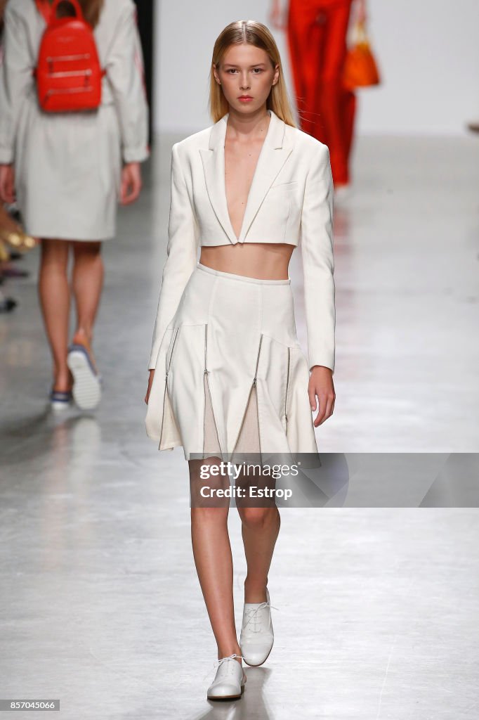 Valentin Yudashkin : Runway - Paris Fashion Week Womenswear Spring/Summer 2018