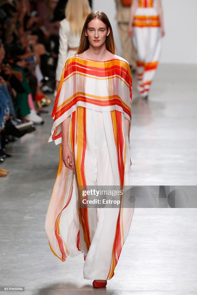 Valentin Yudashkin : Runway - Paris Fashion Week Womenswear Spring/Summer 2018
