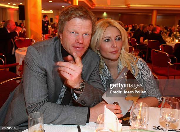 Oliver Kahn and his wife Simone are seen with the Herbert Award during the Herbert Award 2009 Gala at the Elysee Hotel on March 30, 2009 in Hamburg,...