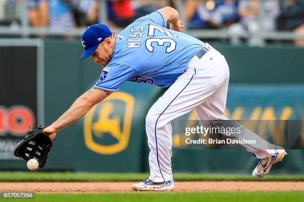 Brandon Moss of the Kansas City Royals fields a foul ball during the game against the Arizona Diamondbacks at Kauffman Stadium on October 1, 2017 in...