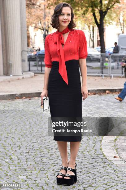 Maggie Gyllenhaal is seen arriving at Miu Miu show during Paris Fashion Week Womenswear Spring/Summer 2018 on October 3, 2017 in Paris, France.