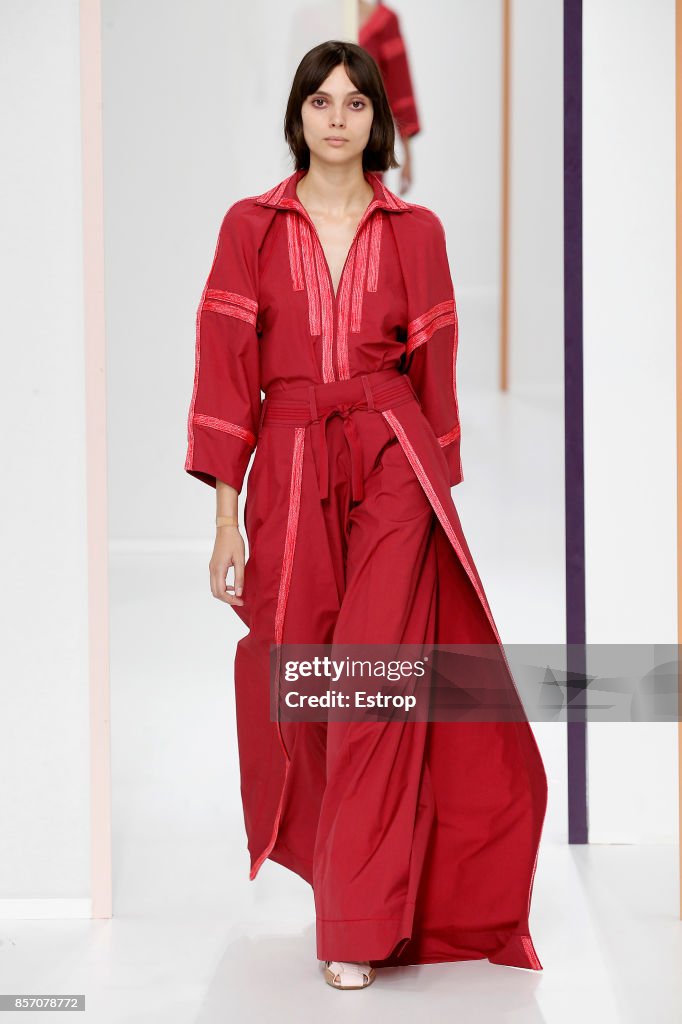 Hermes : Runway - Paris Fashion Week Womenswear Spring/Summer 2018