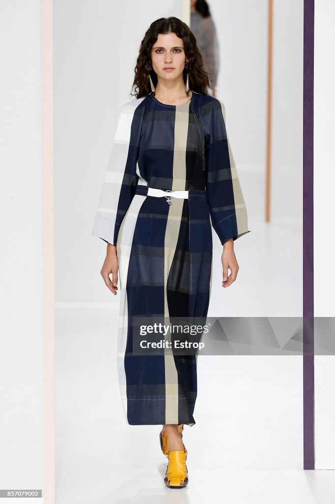 Hermes : Runway - Paris Fashion Week Womenswear Spring/Summer 2018