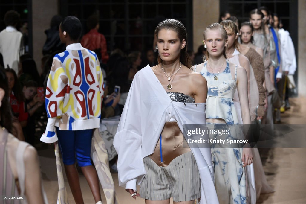 Esteban Cortazar : Runway - Paris Fashion Week Womenswear Spring/Summer 2018