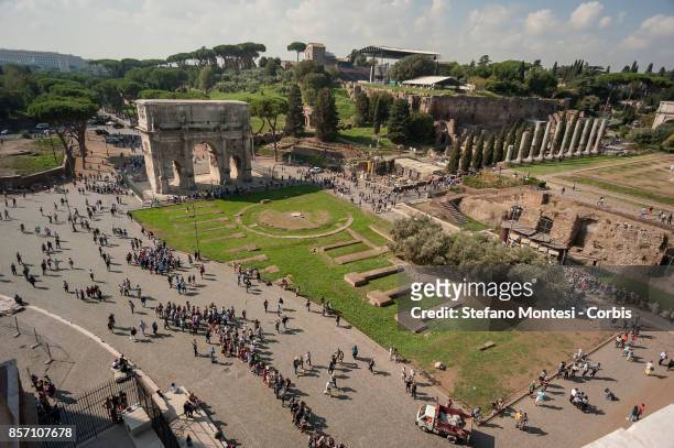 Overview taken from the top of the Colosseum shows the Arch of Constantine and people queuing to enter the Colosseum on October 3, 2017 in Rome....
