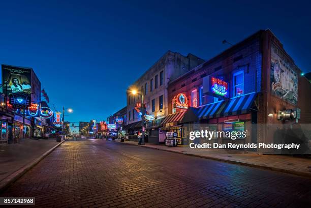 usa, tennessee, beale street at twilight - city road outside stock pictures, royalty-free photos & images