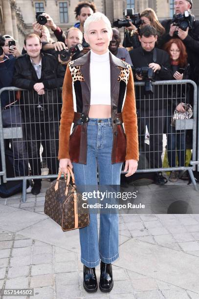 Michelle Williams is seen arriving at Louis Vuitton show during Paris Fashion Week Womenswear Spring/Summer 2018 on October 3, 2017 in Paris, France.