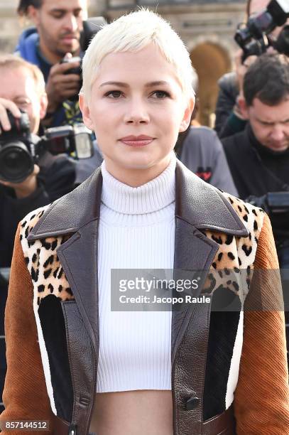 Michelle Williams is seen arriving at Louis Vuitton show during Paris Fashion Week Womenswear Spring/Summer 2018 on October 3, 2017 in Paris, France.