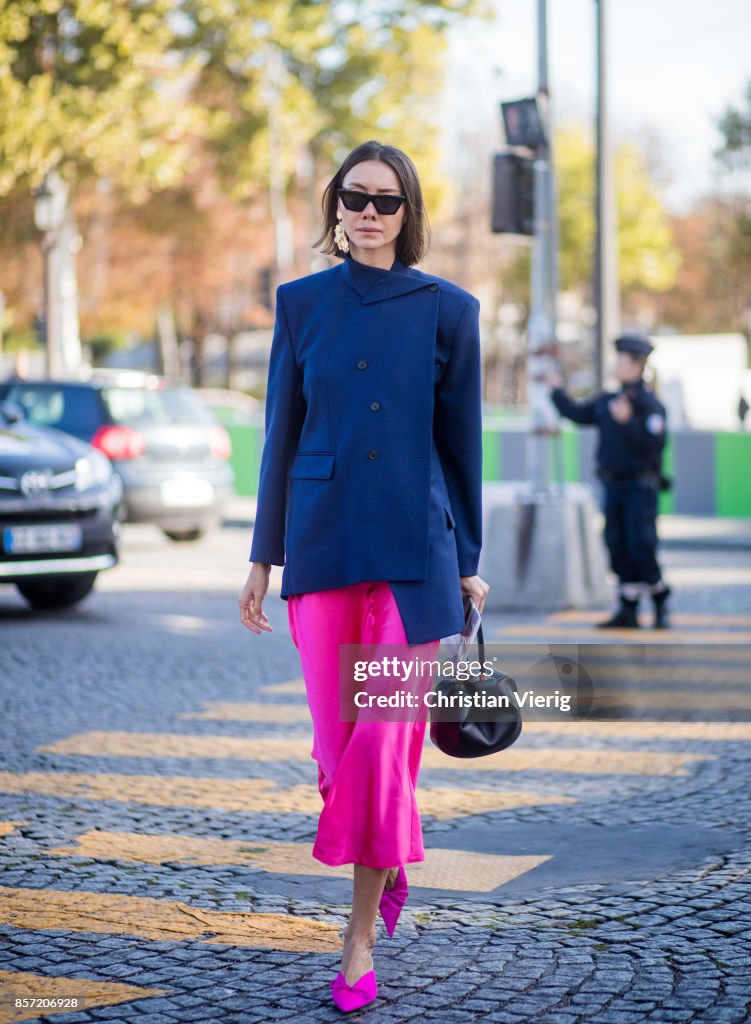 Street Style : Paris Fashion Week Womenswear Spring/Summer 2018 : Day Eight