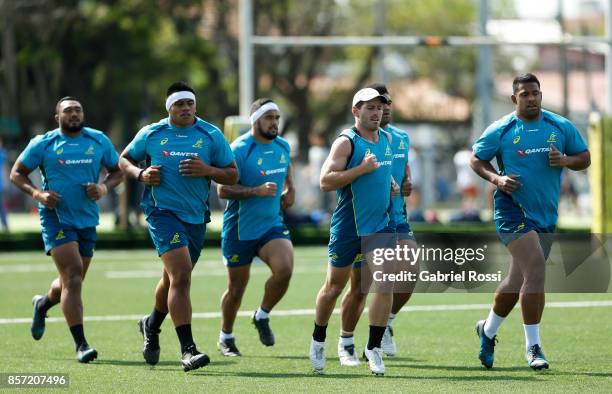 Players of Australia run during an Australia Wallabies training session at Olivos Rugby Club on October 03, 2017 in Munro, Argentina.