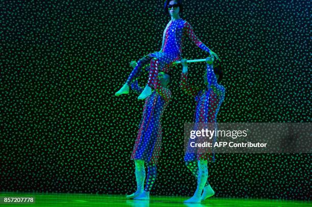 Codreano Dancer 187 Blind Dancers Stock Photos, High-Res Pictures, and Images - Getty ...