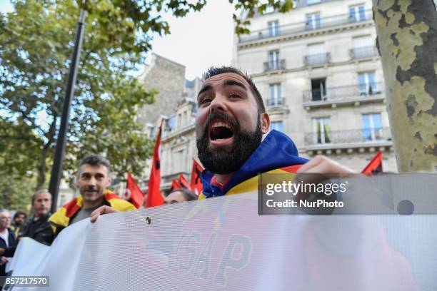 Hundred demonstrators protest in front of the ambassy of Spain in Paris, on October 3, 2017 to protest against the violence of spanish policemen on...