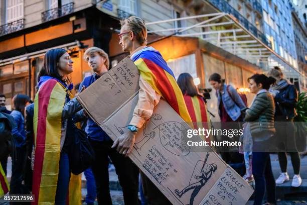 Hundred demonstrators protest in front of the ambassy of Spain in Paris, on October 3, 2017 to protest against the violence of spanish policemen on...