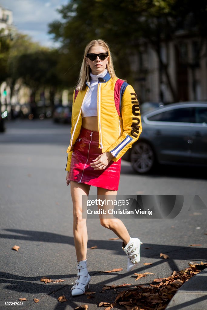 Street Style : Paris Fashion Week Womenswear Spring/Summer 2018 : Day Eight