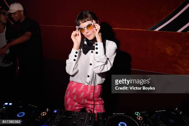 Performs at the Miu Miu aftershow party as part of the Paris Fashion Week Womenswear Spring/Summer 2018 at Boum Boum on October 3, 2017 in Paris,...