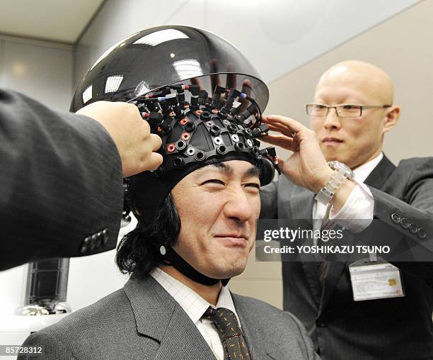 Measure Brain Activity Photos and Premium High Res Pictures - Getty Images