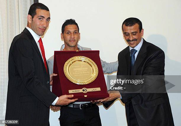 Egyptian Al Ahly striker Mohammed Aboutrika receives on March 30, 2009 the award of best 2008 Arabic football player from the director of the...