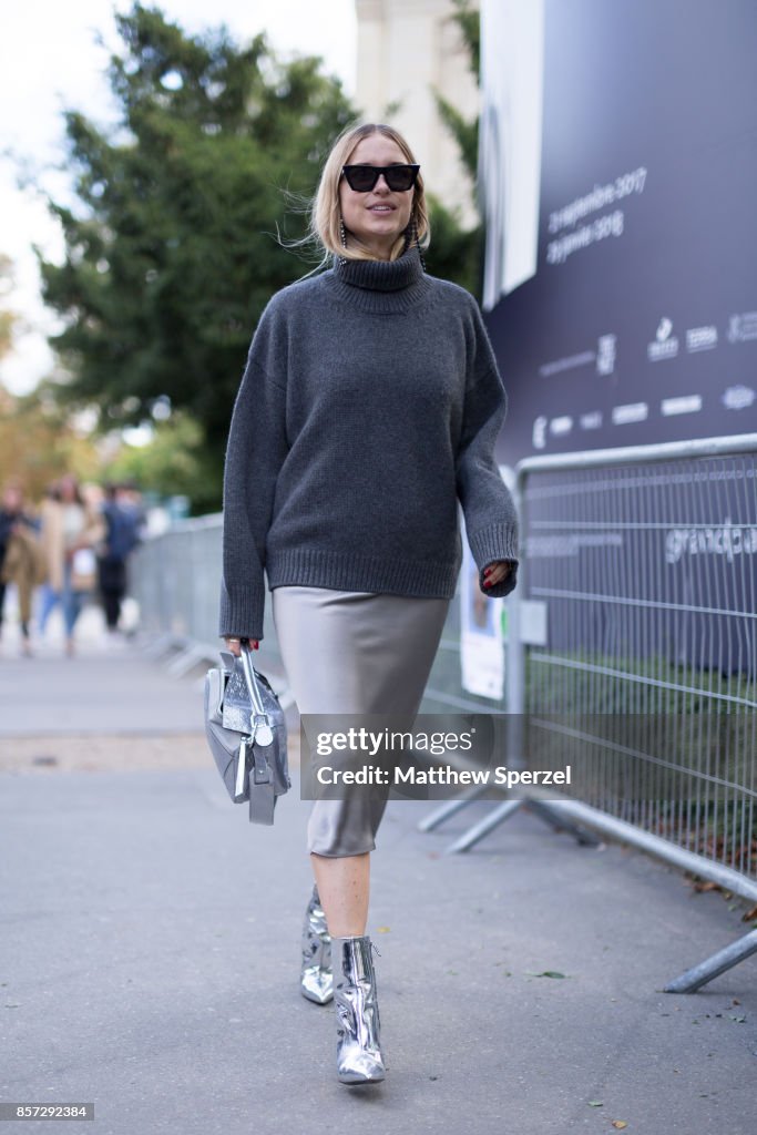 Street Style : Paris Fashion Week Womenswear Spring/Summer 2018 : Day Eight