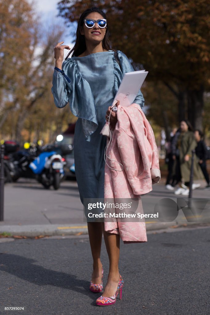 Street Style : Paris Fashion Week Womenswear Spring/Summer 2018 : Day Eight