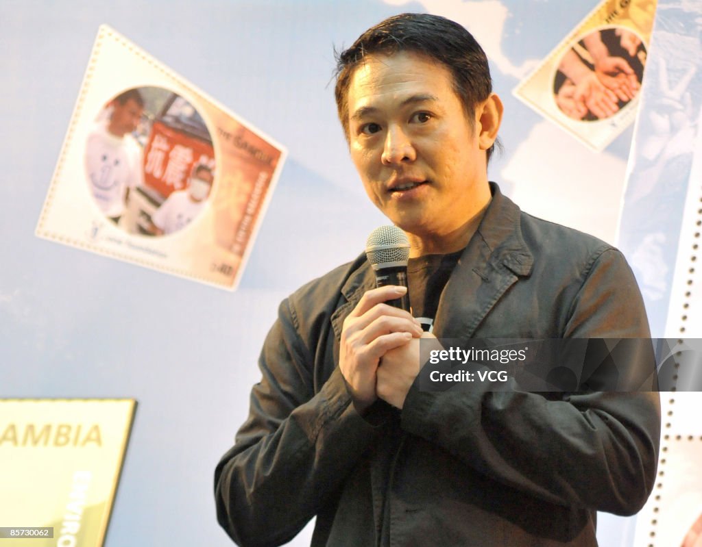 Jet Li Signed Chinese movie star Jet Li attends the unveiling of the One Foundation ...