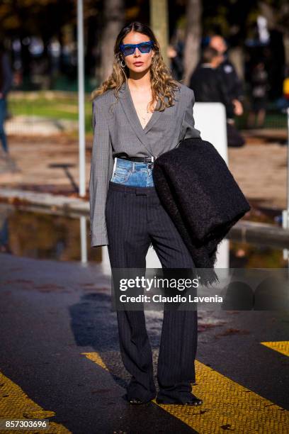 Guest is seen before the Chanel show during Paris Fashion Week Womenswear SS18 on October 3, 2017 in Paris, France.