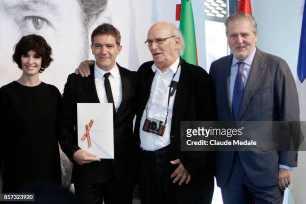 Paz Vega,Antonio Banderas, Carlos Saura, Íñigo Méndez de Vigo attends the National Cinema Award during 65th San Sebastian Film Festival at...