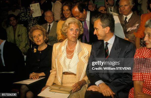 Bernadette Chirac, Claude Pompidou et Bernard Arnault au defile Dior haute couture le 27 juillet 1992 a Paris, France.
