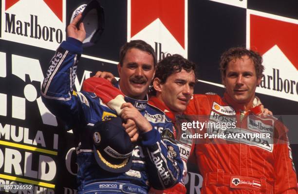 Nigel Mansell champion du monde de Formule 1 avec a ses cotes Ayrton Senna et Gerhard Berger sur le podium le 16 aout 1992 a Budapest, Hongrie.